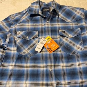 Wrangler pearl button snap shirt heavier meterial